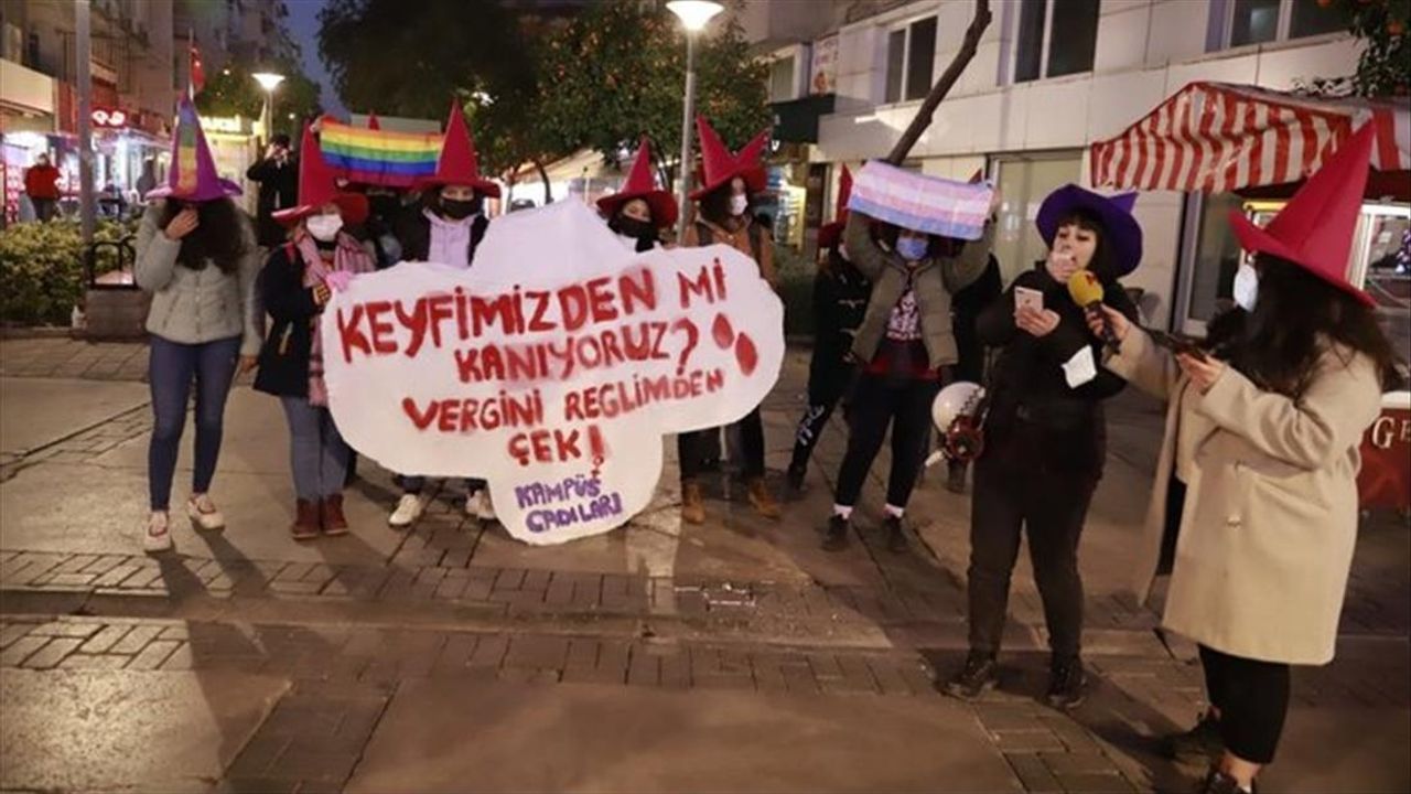 Kadın hijyen ürünlerine zammı 'Kampüs Cadıları'ndan protesto