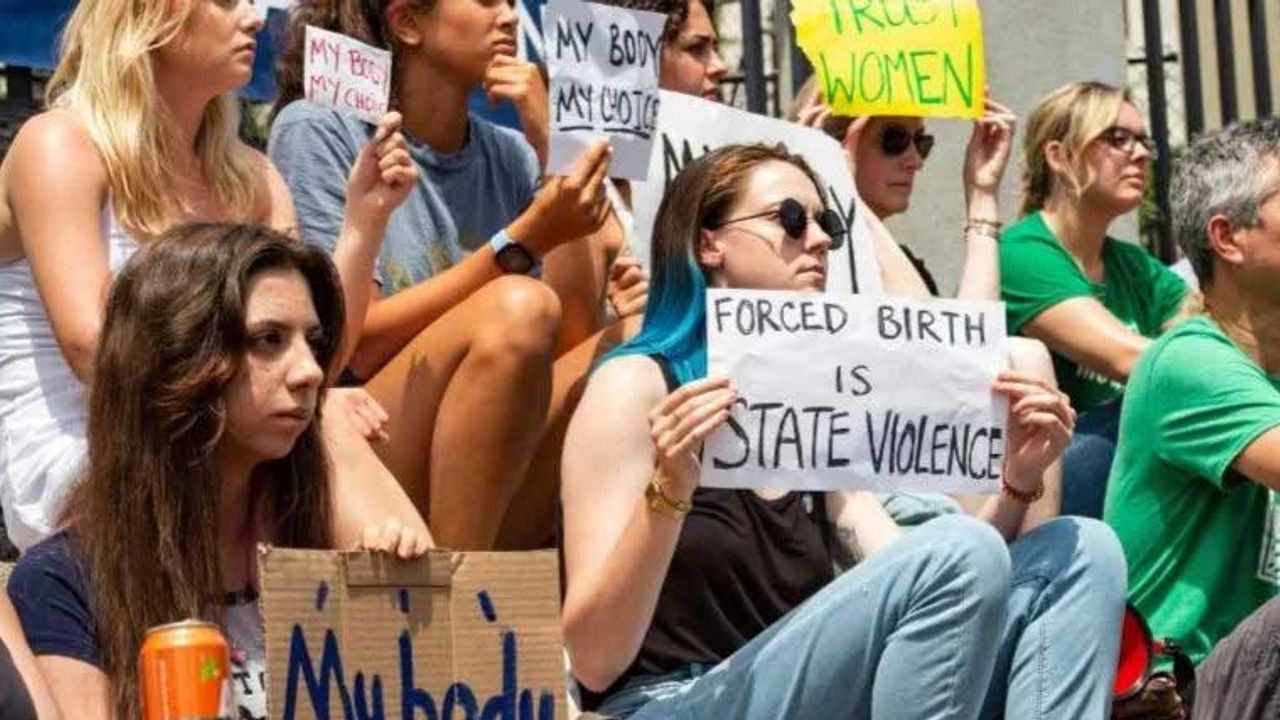 ABD'de kadınlar 49 yıl sonra kürtaj hakkını kaybetti, Biden AYM'ye öfkeli
