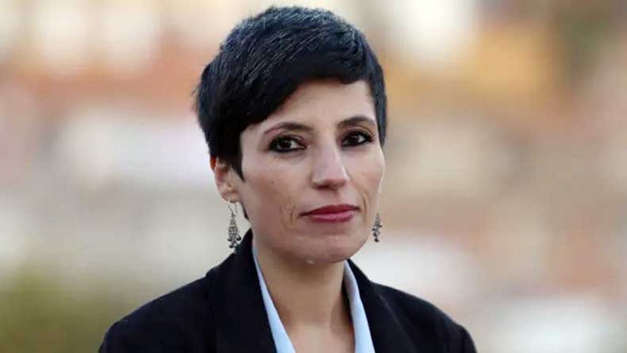 Gazeteciler derneği başkanı Dicle Müftüoğlu gözaltına alındı