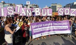 Kadıköy'de kadınlardan Danıştay kararını protesto
