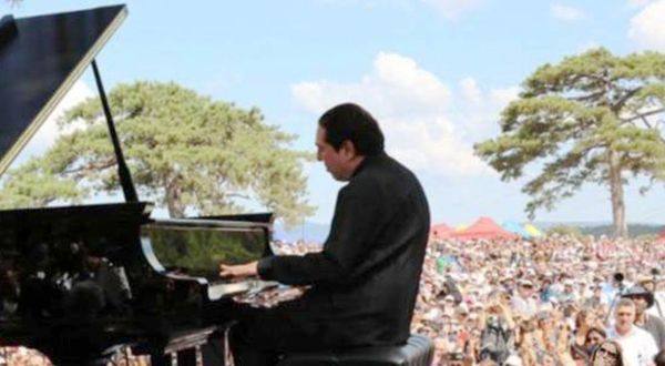 Fazıl Say'dan Kaz Dağları'nda 30 bin kişiye konser