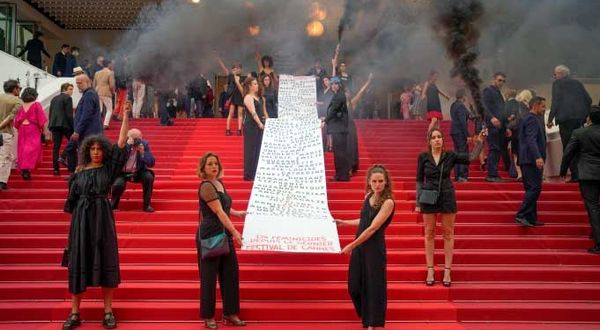 Cannes'de Kutsal Örümcek'in galasında kadın katliamı protestosu
