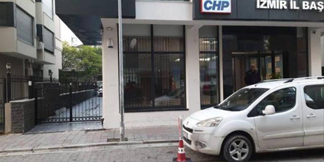 CHP İzmir İl Merkezi'ne ırkçı saldırı