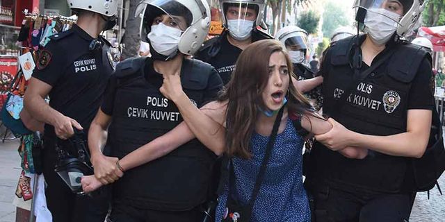 Eskişehir'de Onur Yürüyüşü'ne polis müdahalesi: 20 gözaltı