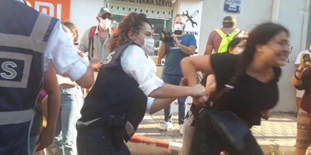 İzmir'de kadınlara polisten İstanbul Sözleşmesi dayağı: Kırın kolunu