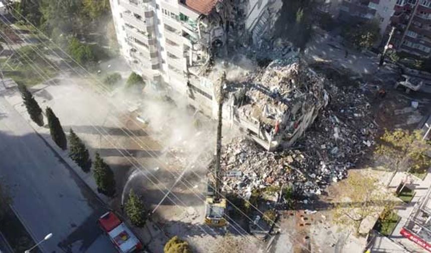 İzmir depreminde yıkılan Yılmaz Erbek Apartmanı davasında ceza yağdı