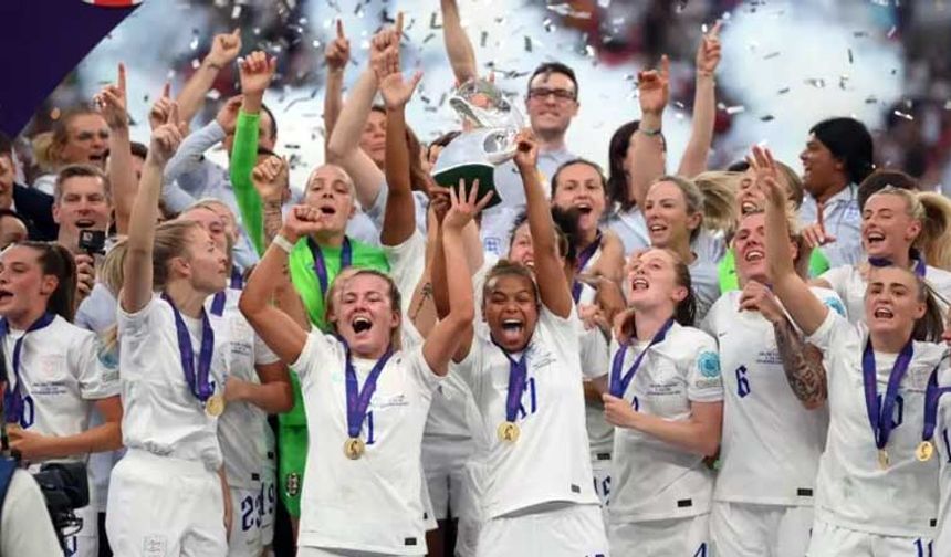 İngiltere'de 50 yıl yasaklanan kadın futbolu, Avrupa şampiyonu