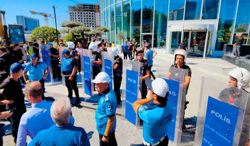 İBB'nin 'kaçak plaza' yıkımına Valilik emriyle polis engeli